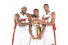 九游会登录 -浓眉哥重返赛场，表现优异首场状态出色，TES观众沸腾！比赛高潮迭起