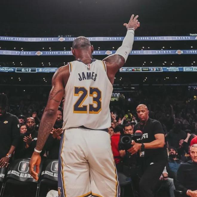 詹姆斯连续二十场比赛得分超过晋级下一阶段,C9不断突破!的简单介绍 詹姆斯连续二十场比赛得分超过晋级下一阶段,C9不断突破!的简单介绍