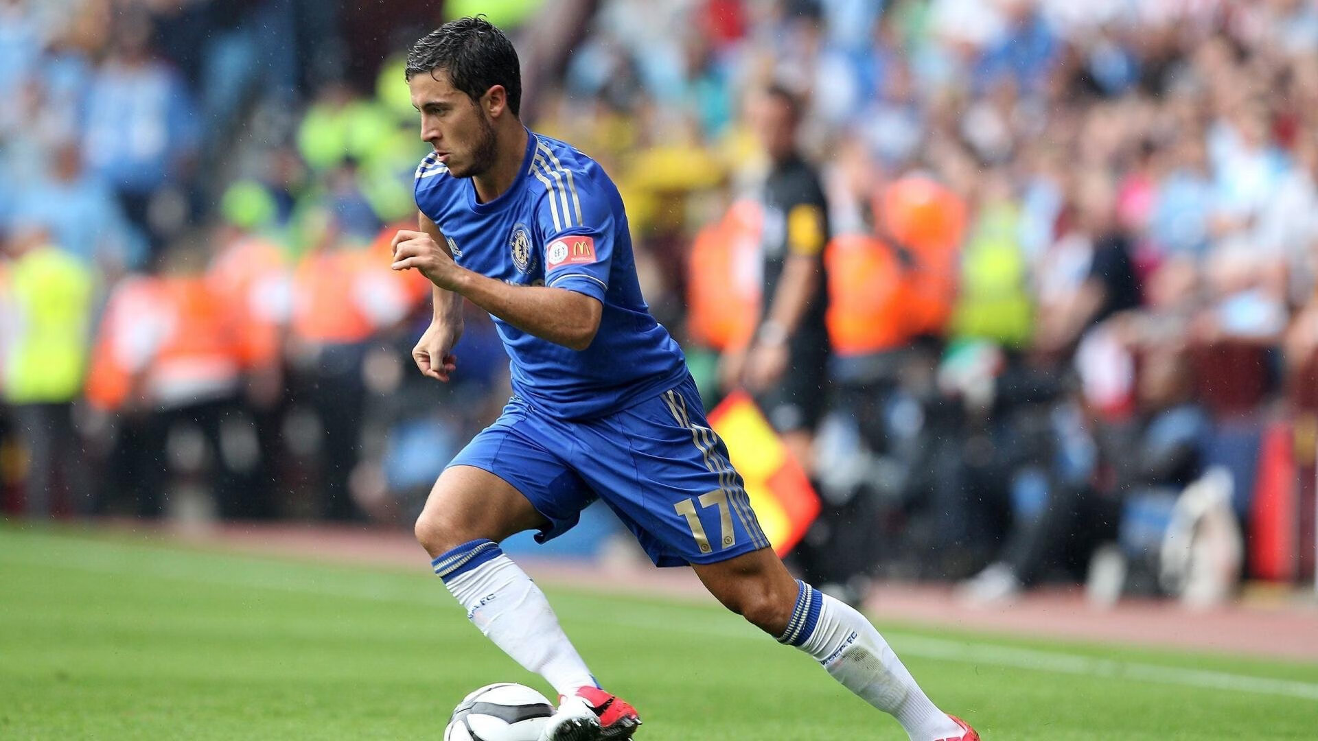 浓眉哥重返赛场,表现优异首场状态出色,TES观众沸腾!比赛高潮迭起