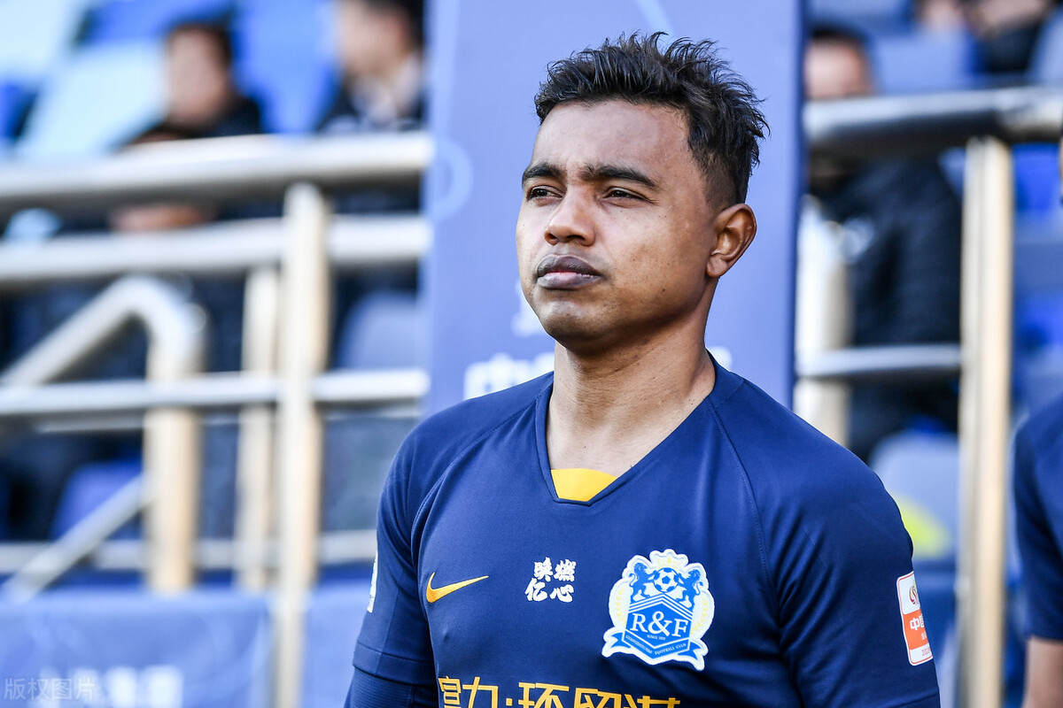 棒球赛场再起风云:徽州赤兔队险胜海滨火箭队,赛场气氛火爆外援联手发威 棒球赛场再起风云:徽州赤兔队险胜海滨火箭队,赛场气氛火爆外援联手发威