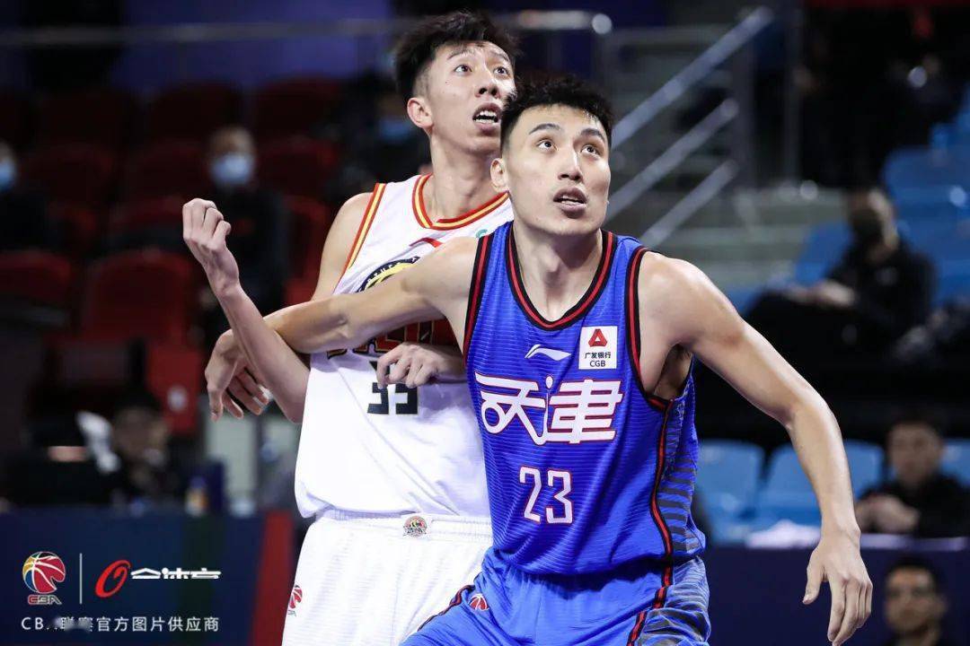 棒球赛场再起风云:徽州赤兔队险胜海滨火箭队,赛场气氛火爆外援联手发威 棒球赛场再起风云:徽州赤兔队险胜海滨火箭队,赛场气氛火爆外援联手发威