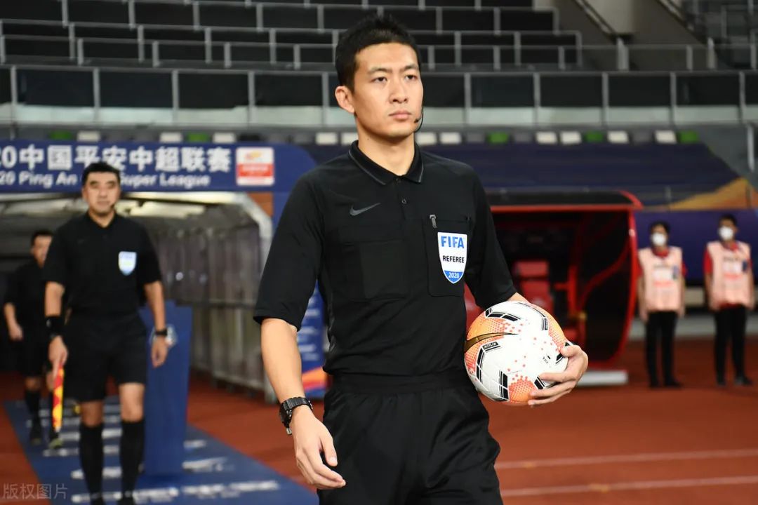 加时末段英超焦点战，那不勒斯回应争议，质疑声仍在，高层口径保持一致的简单介绍