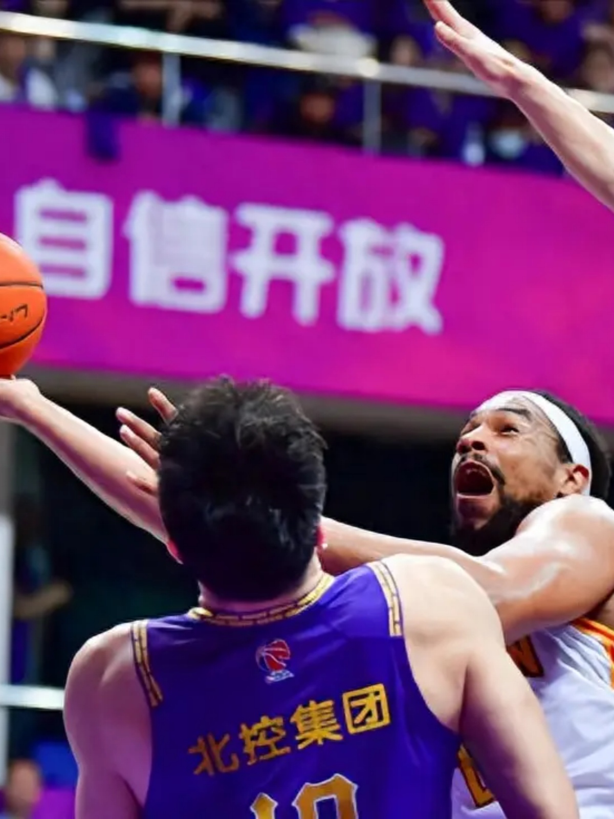 关于赛前CBA季后赛焦点战，印第安纳步行者扳平良机，悬念犹存，团队化学反应显著的信息