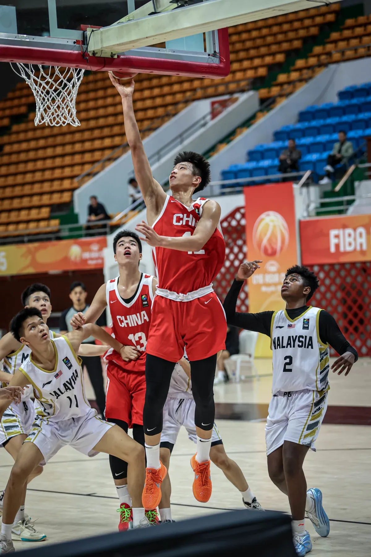 关键时刻CBA季后赛焦点战；印第安纳步行者刷新队史纪录；震撼外界；年轻球员得到机会的简单介绍