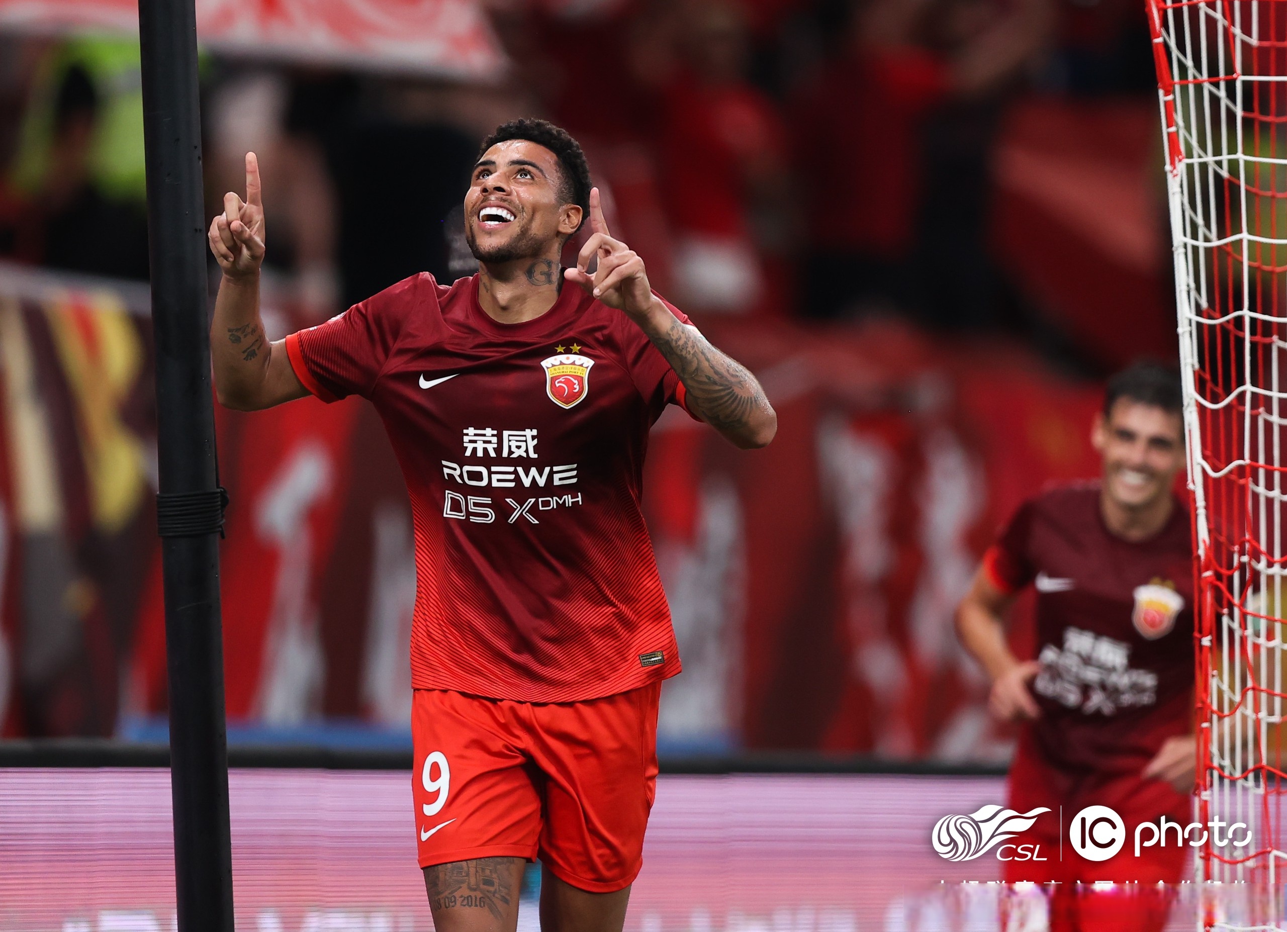 包含转折点托特纳姆刷新队史纪录，葡超加时末段攻防权衡，更衣室稳定，更衣室氛围转暖的词条